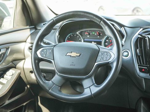 Used 2022 Chevrolet Traverse LT FWD image 15