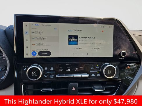 Used 2025 Toyota Highlander XLE AWD/4WD image 28