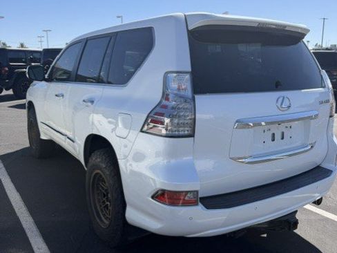 Used 2017 Lexus GX 460 Luxury w/ Preferred Accessory Package AWD/4WD image 3