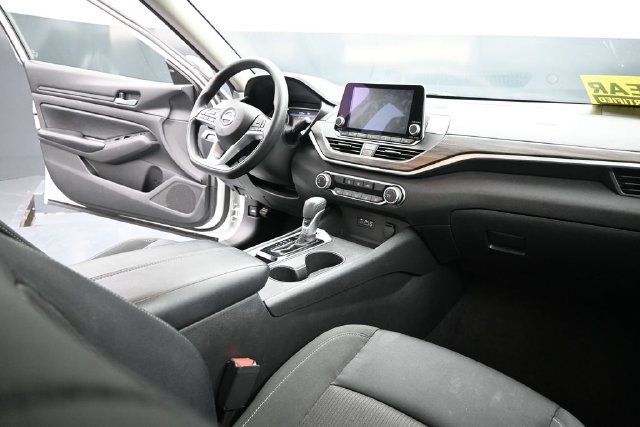 Used 2025 Nissan Altima 2.5 SV FWD image 29
