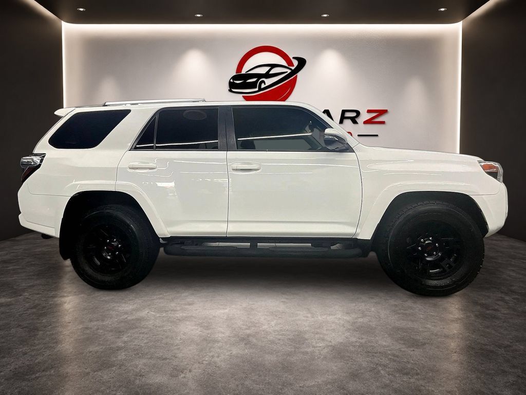 Used 2021 Toyota 4Runner SR5 Premium w/ Moonroof Package RWD image 4