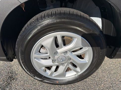 Certified 2025 Hyundai Venue SE image 37