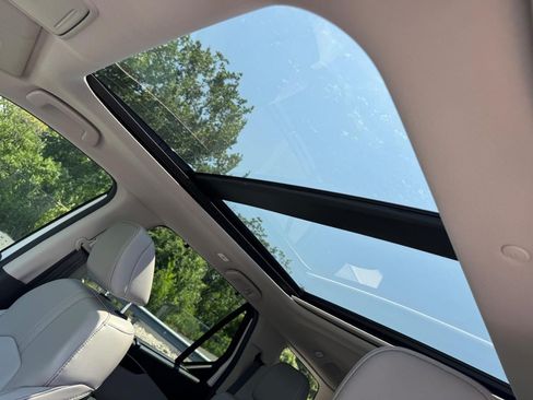 Certified 2025 Honda Pilot Touring image 33