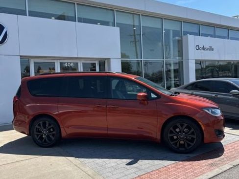 Used 2018 Chrysler Pacifica Touring-L Plus w/ Advanced Safetytec Group FWD image 4