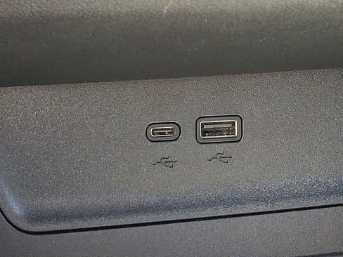 Used 2025 Chevrolet Equinox LT FWD image 23