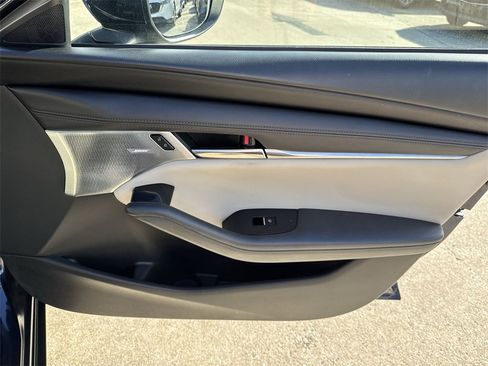 Used 2019 MAZDA MAZDA3 Hatchback w/ Preferred Package image 43