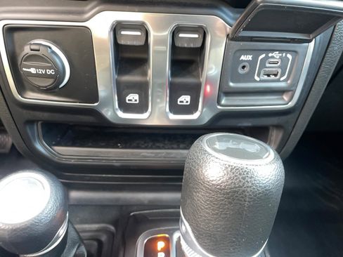Used 2022 Jeep Wrangler Sport AWD/4WD image 13