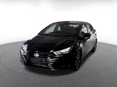Used 2025 Nissan Versa SV FWD image 5