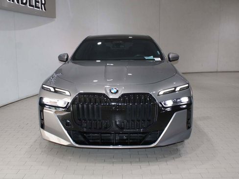 Certified 2023 BMW 760i xDrive w/ Luxury Rear Seating Package AWD/4WD image 8