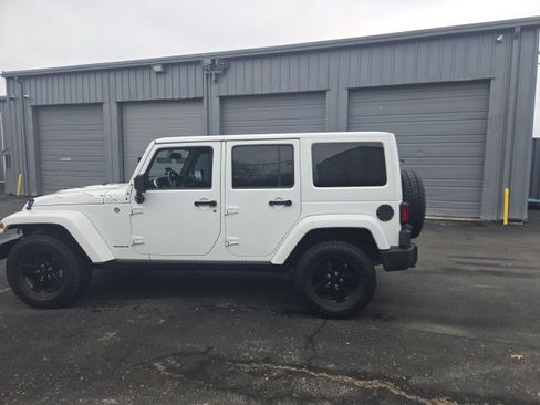 Used 2015 Jeep Wrangler Unlimited Sahara image 8