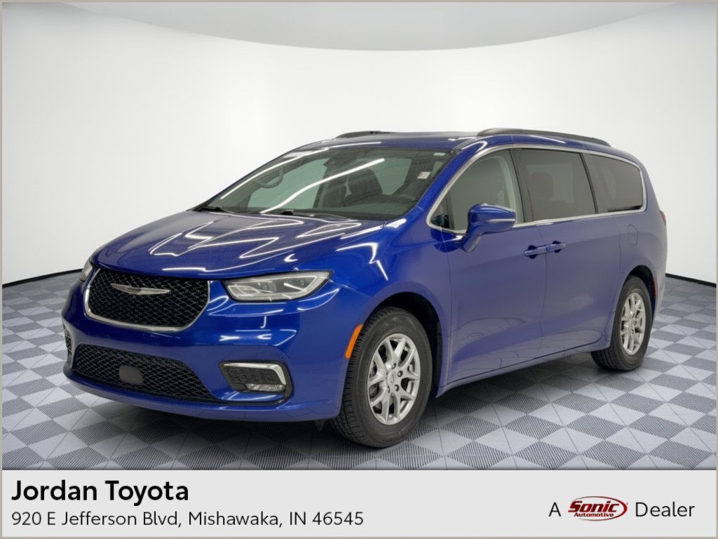 Used 2021 Chrysler Pacifica Touring FWD image 1