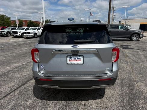 Used 2020 Ford Explorer XLT w/ Equipment Group 202A AWD/4WD image 9