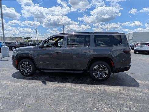 Used 2024 Jeep Wagoneer Series II w/ Flexible Seating Group AWD/4WD image 5