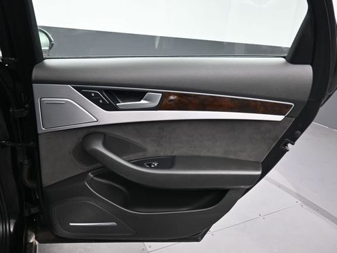 Used 2015 Audi A8 4.0T w/ Premium Package image 38