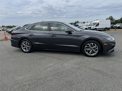 Used 2021 Hyundai Sonata SEL w/ Preferred Accessory Package FWD image 4