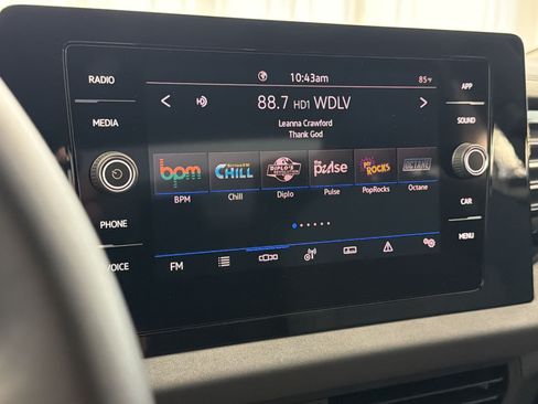 Used 2025 Volkswagen Jetta SE w/ Sunroof Package FWD image 19