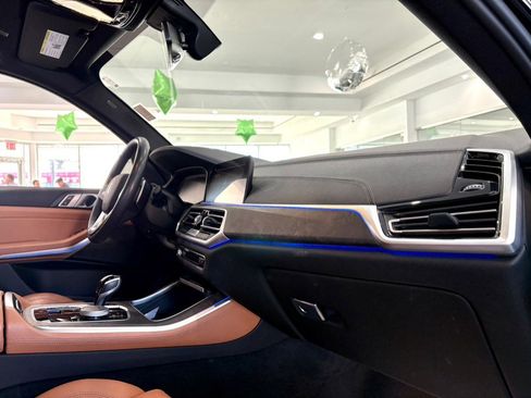 Used 2022 BMW X5 xDrive40i w/ Premium Package image 16