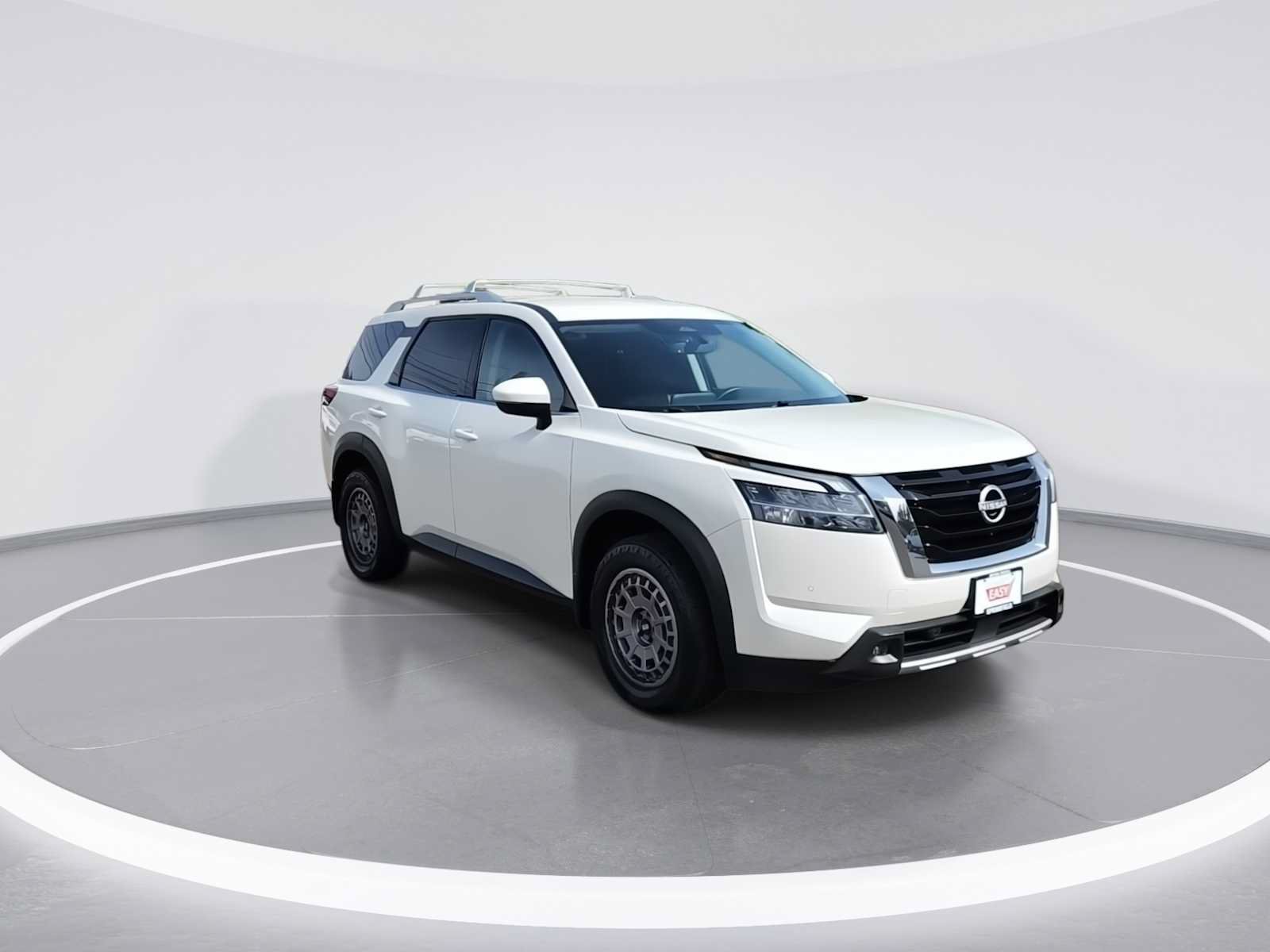 Used 2024 Nissan Pathfinder SL w/ Cargo Package AWD/4WD image 2
