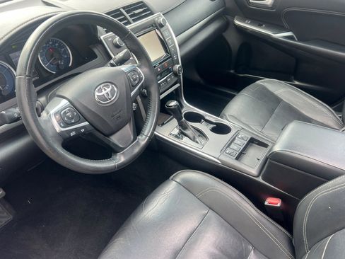 Used 2017 Toyota Camry XLE w/ Moonroof Package image 9