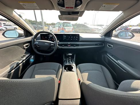 Used 2025 Kia K4 FWD image 11