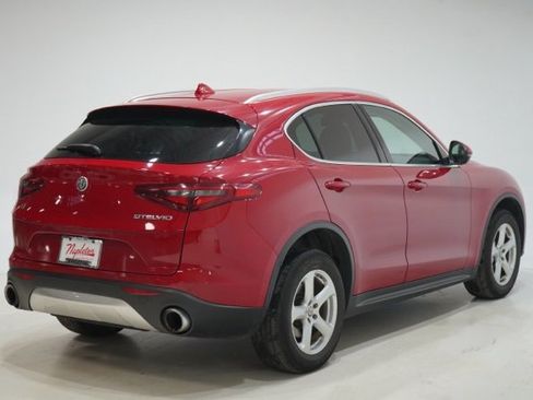 Used 2018 Alfa Romeo Stelvio AWD image 7