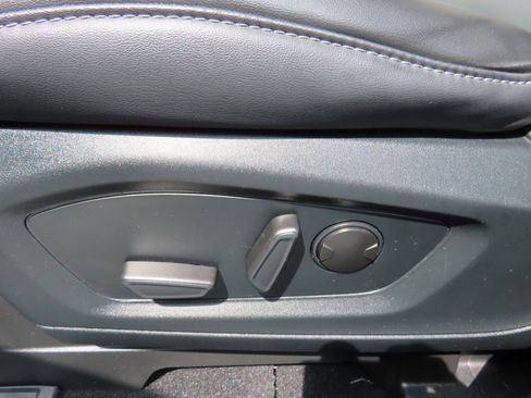 Used 2022 Ford Explorer XLT w/ Equipment Group 202A image 31