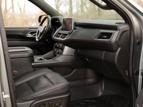 Used 2022 Chevrolet Suburban RST w/ Luxury Package image 39