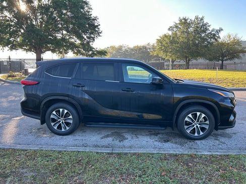 Used 2023 Toyota Highlander XLE image 6