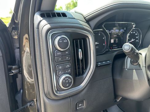 Used 2023 GMC Sierra 2500 Denali w/ Denali Ultimate Package AWD/4WD image 18