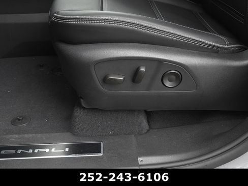 Used 2025 GMC Sierra EV Denali AWD/4WD image 11