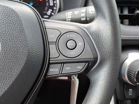 Used 2022 Toyota RAV4 LE image 21