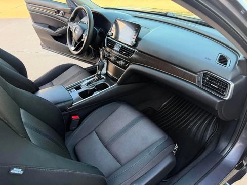 Used 2018 Honda Accord EX image 19