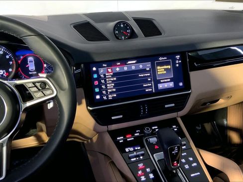 Used 2023 Porsche Cayenne image 16