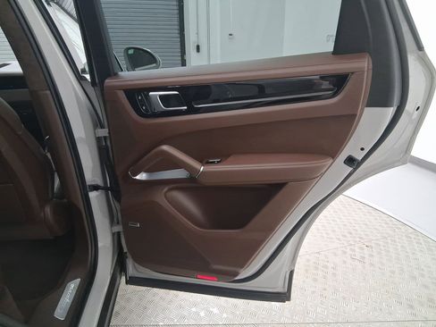 Certified 2022 Porsche Cayenne Turbo image 36
