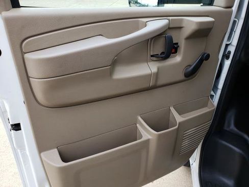 Used 2015 Chevrolet Express 3500 RWD image 15