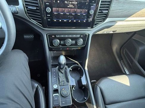 Used 2023 Volkswagen Atlas SE w/ Panoramic Sunroof Package image 14
