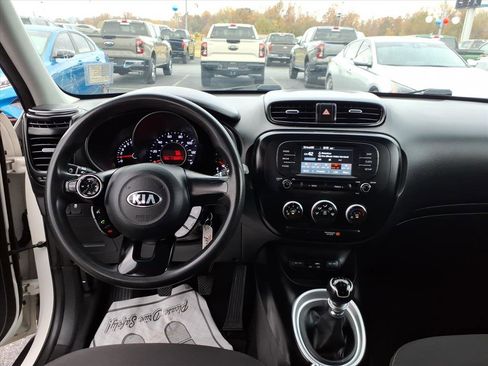 Used 2019 Kia Soul Base image 9