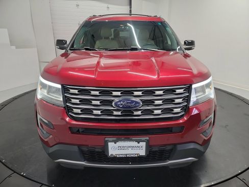 Used 2016 Ford Explorer XLT w/ Equipment Group 202A image 2