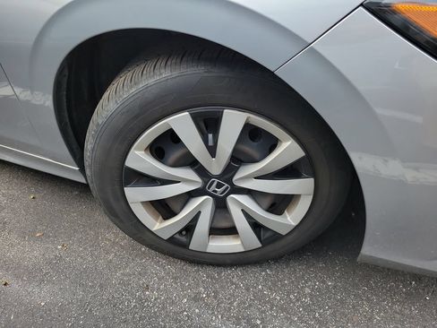 Used 2024 Honda Civic LX image 10