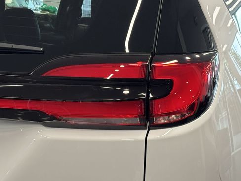 New 2027 Chrysler Pacifica Limited FWD image 5