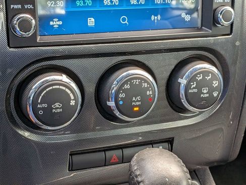 Used 2014 Dodge Challenger SXT RWD image 17