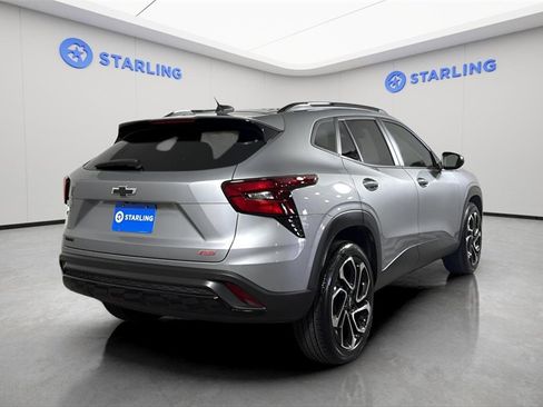 Certified 2024 Chevrolet Trax RS w/ Sunroof Package image 8