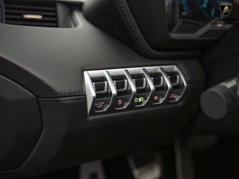 Used 2019 Lamborghini Aventador S image 30