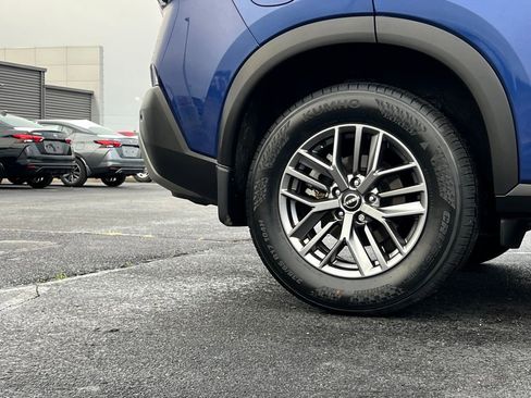 Used 2023 Nissan Rogue S image 42