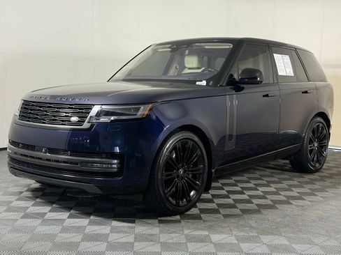 Used 2023 Land Rover Range Rover SE image 2