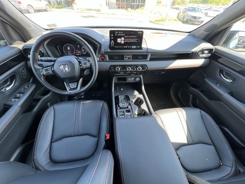 Used 2025 Honda Pilot TrailSport image 2