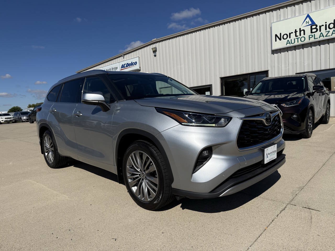 Used 2021 Toyota Highlander Limited AWD/4WD image 1