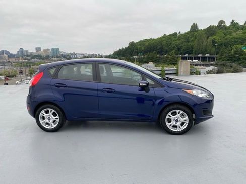 Used 2016 Ford Fiesta SE FWD image 2