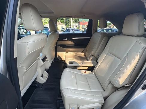Used 2015 Toyota Highlander XLE AWD/4WD image 15