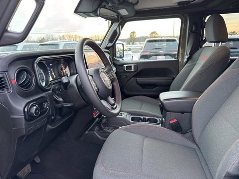 Used 2025 Jeep Wrangler Unlimited Rubicon image 22